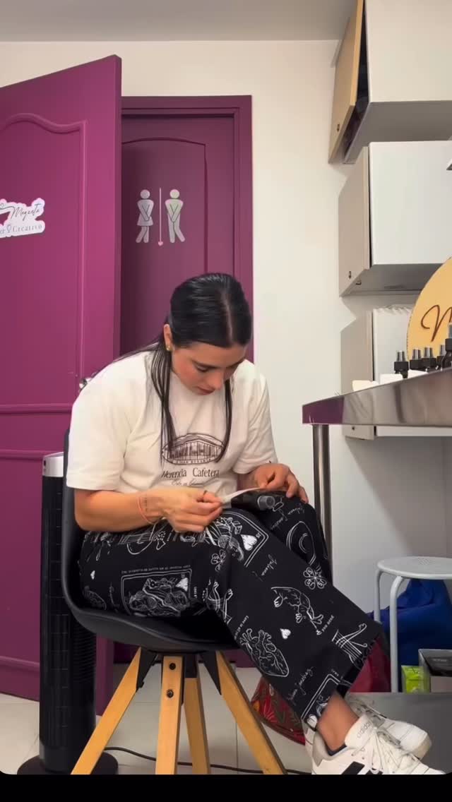 Lectura simbólica y proceso creativo Magenta Holística